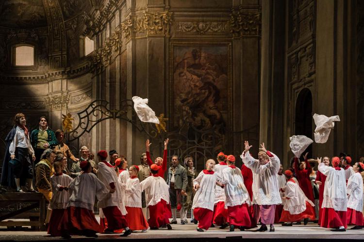 Una scena del I atto di 'Tosca' all'Opera di Roma (foto Yasuko Kageyama)