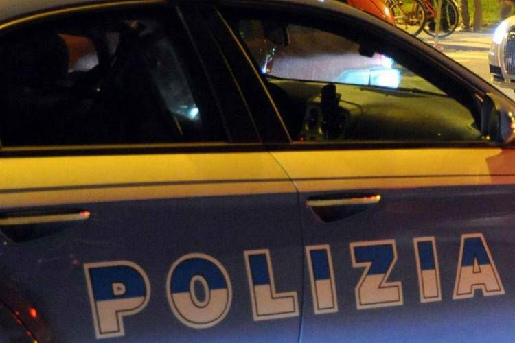 Roma, ragazzo rapinato e lasciato nudo in un parcheggio