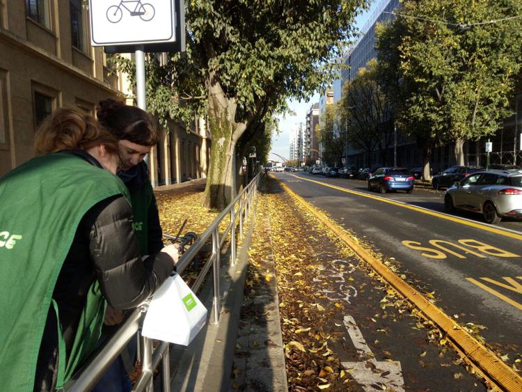 Smog: Greenpeace, aria 'fuorilegge' vicino alle scuole di Milano