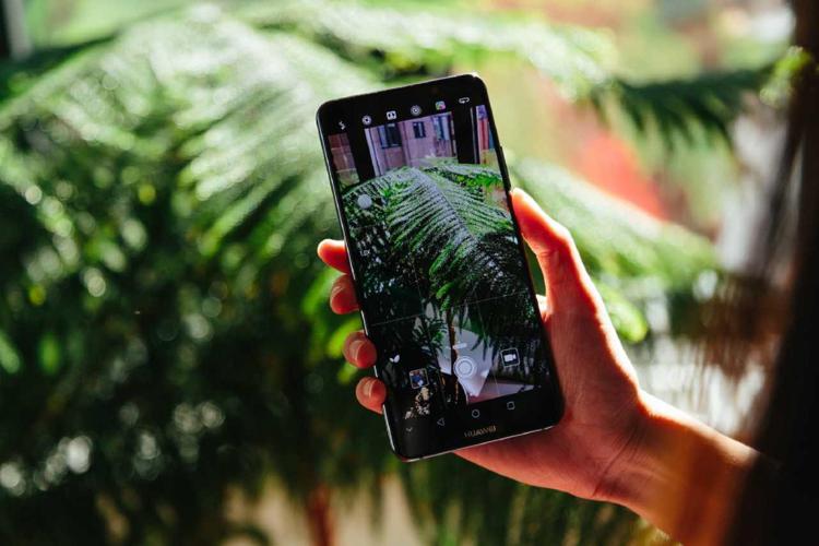 Huawei Mate 10 Pro, primo smartphone con intelligenza artificiale