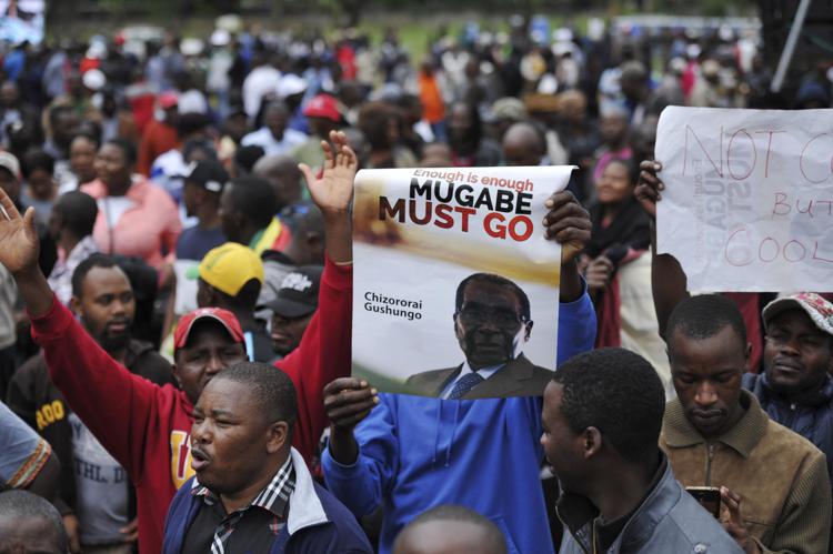 Protesta anti-Mugabe ad Harare, capitale dello Zimbabwe (AFP PHOTO)