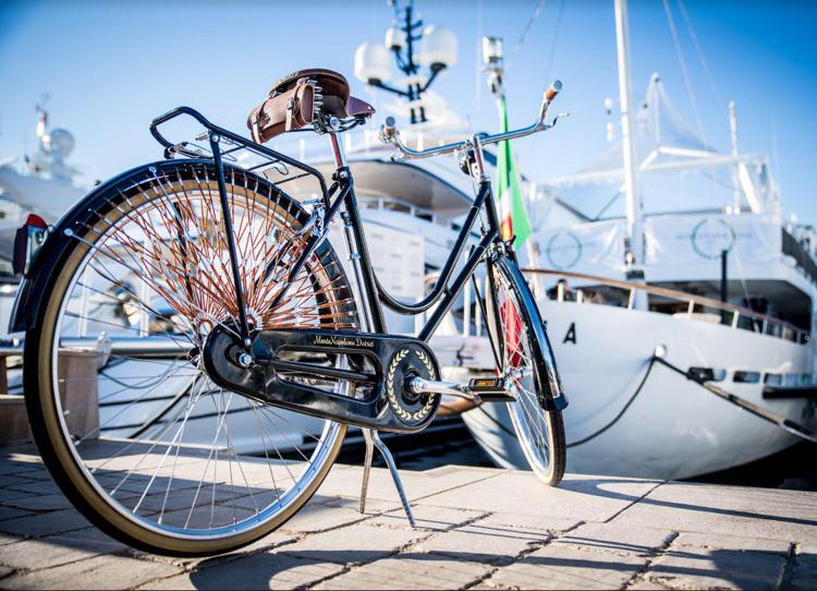 Made in Italy: Taurus, bicicletta lusso in vendita al Montenapoleone vip lounge