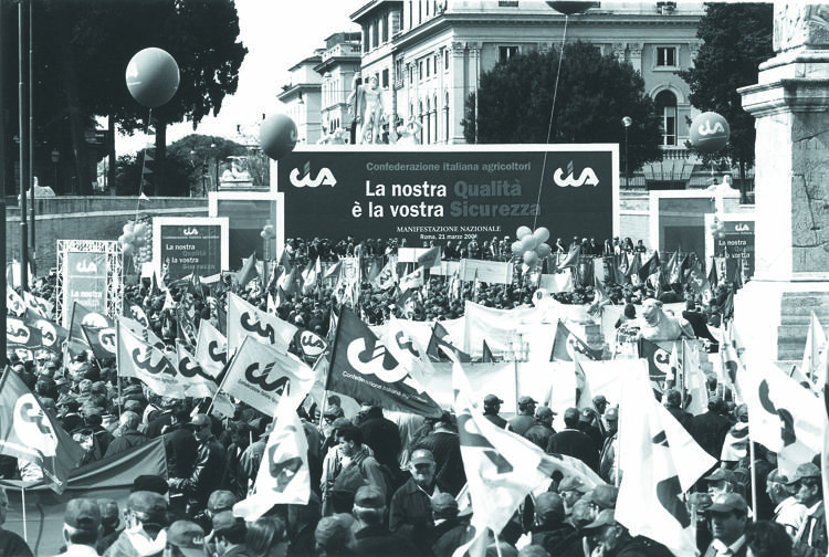 Manifestazione  a Piazza del Popolo nel 2001