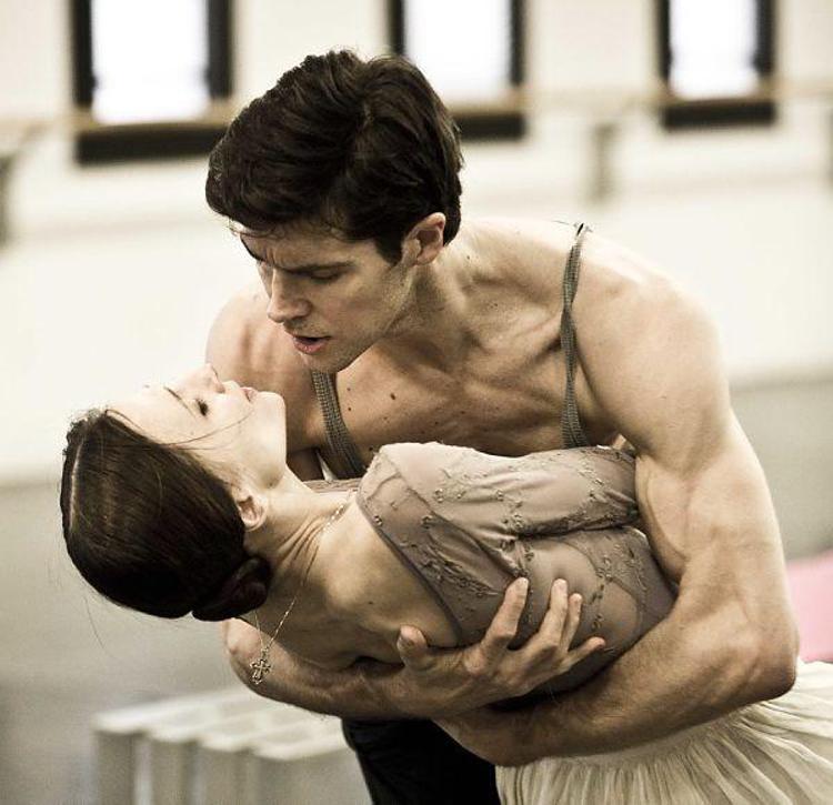 Roberto Bolle e Svetlana Zakharova protagonisti alla Scala della 'Dame aux camélias' di  John Neumeier