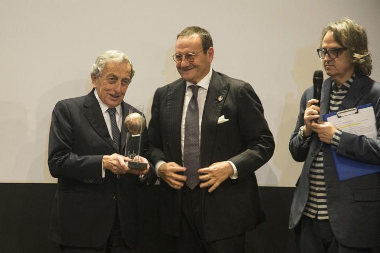 Mario Baccini premia Paolo Arullani