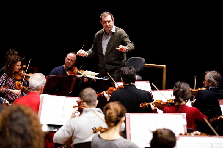 Daniele Gatti durante le prove con l'Orchestra di Santa Cecilia (foto Musacchio & Ianniello)