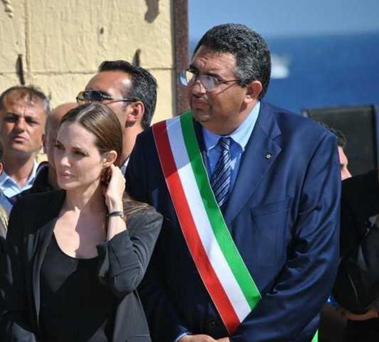 L'ex sindaco di Lampedusa con Angelina Jolie