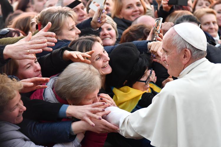 Il Papa durante la visita alla comunità ucraina a Roma (Afp) - AFP