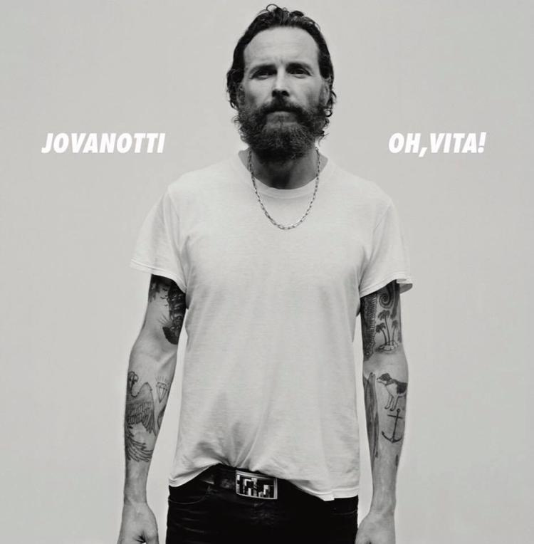 Jovanotti nella cover del suo ultimo album Oh, vita!