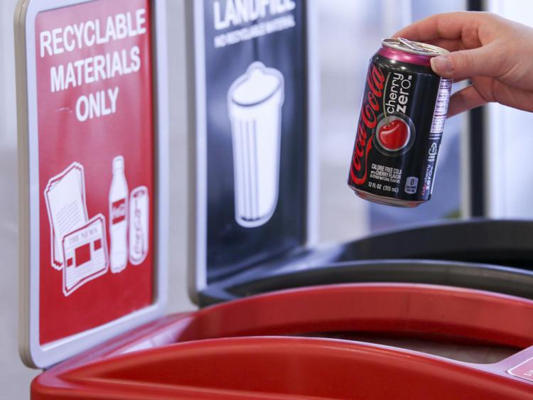 Sostenibilità: Coca-Cola, confezioni 100% riciclabili entro il 2025