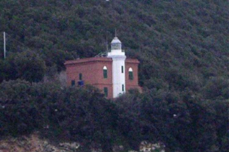 Il Faro di Punta Lividonia a Porto Santo Stefano (dal sito di Agenzia del Demanio e Difesa Servizi)