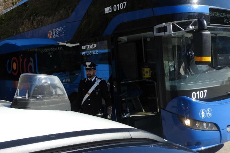 Aghi di siringa sui bus, incubo a Roma