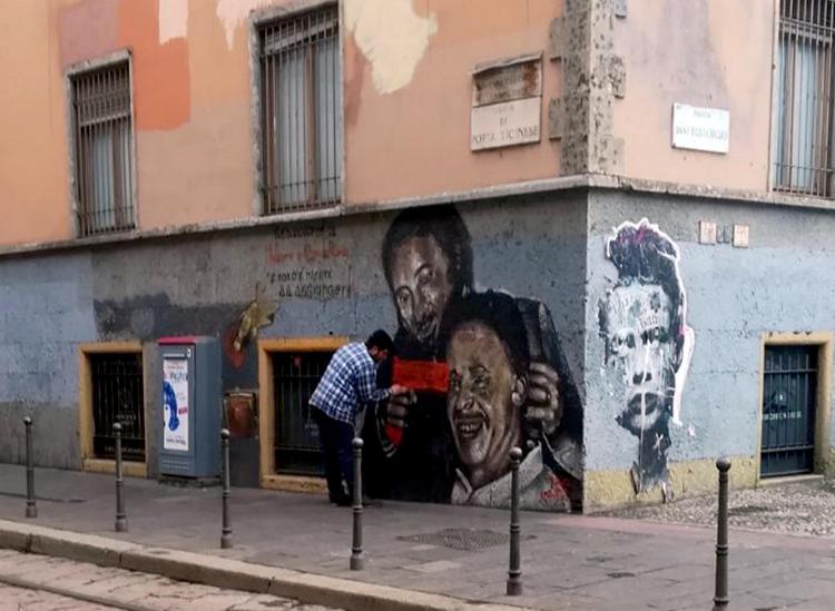 Sfregiato il murale antimafia dedicato a Falcone e Borsellino in Corso di Porta Ticinese (FOTOGRAMMA)