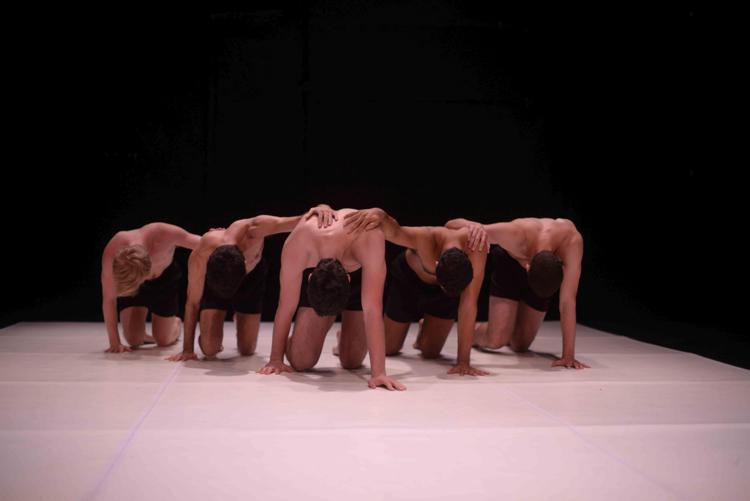 i 'Boys' del coreografo israeliano Roy Assaf in scena alle Fonderie di Reggio Emilia