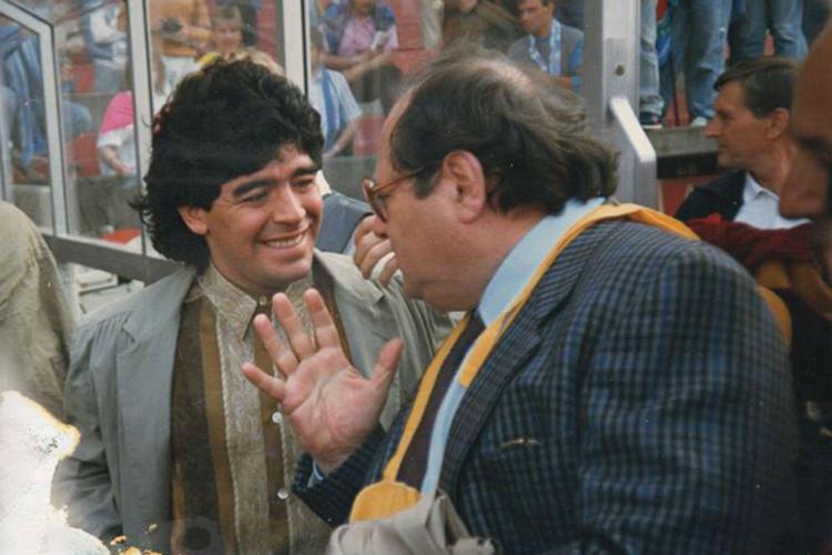 Luigi Necco (a destra) con Maradona (foto da Facebook)
