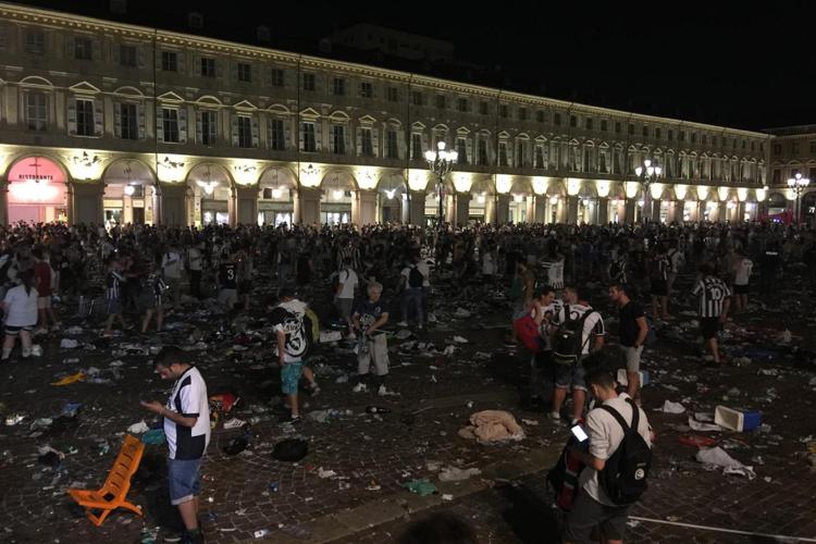 Caos in piazza San Carlo: 8 arresti