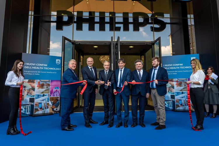 L'inaugurazione  della nuova sede Philips (Foto uff. stampa Philips) 