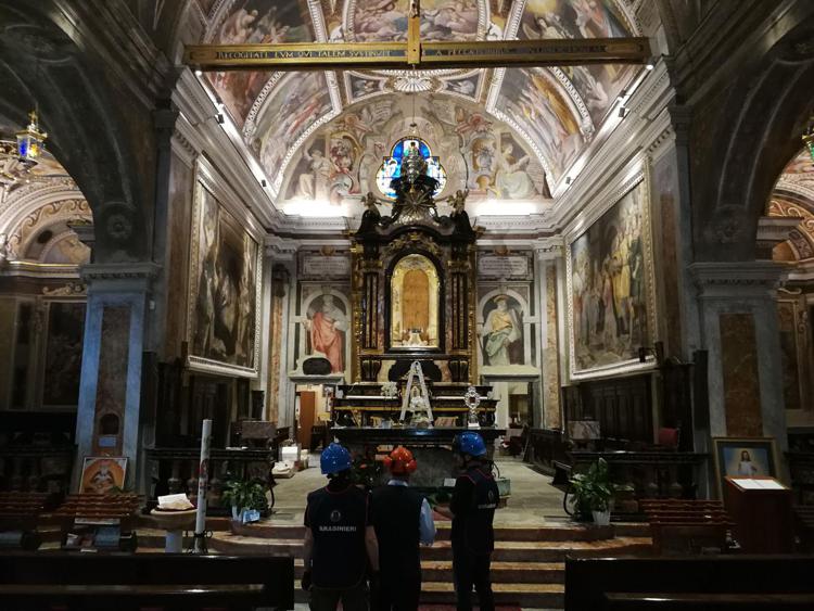 L'altare del Santuario di Gallivaggio dopo  lo smontaggio del gruppo scultoreo della Vergine Maria