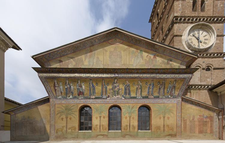 La facciata di Santa Maria in Trastevere  torna al suo splendore