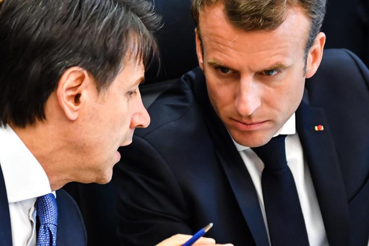 French president Emmanuel Macron (R) speaks with Italian prime minister Giuseppe Conte during a round table meeting at an informal EU summit on migration.Photo: AFP