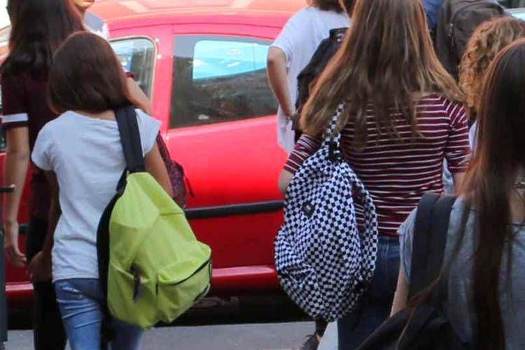 Studenti all'uscita di scuola - FOTOGRAMMA