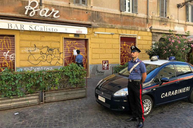 Roma, carabinieri chiudono bar San Calisto