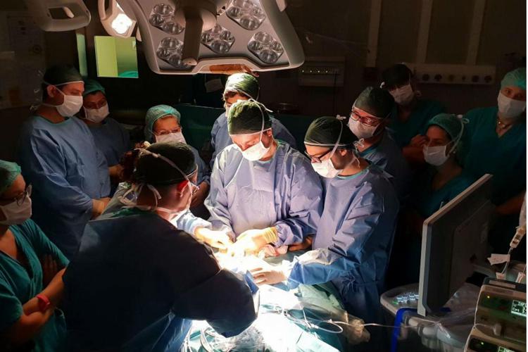 Spina bifida curata in utero, a Milano primo intervento d’Europa