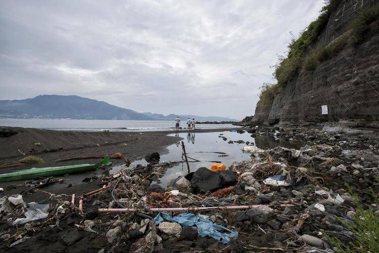 Mare: oltre 46 reati al giorno, soprattutto 'mala depurazione'