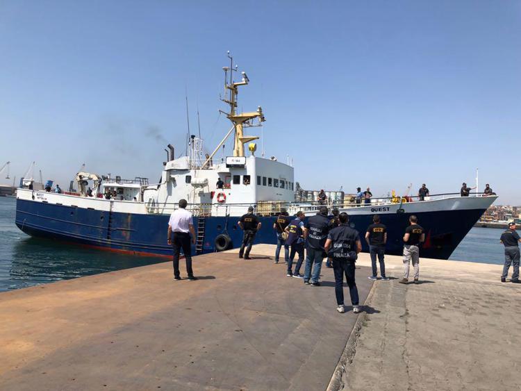 Oltre 10 tonnellate hashish su nave, arrestato equipaggio