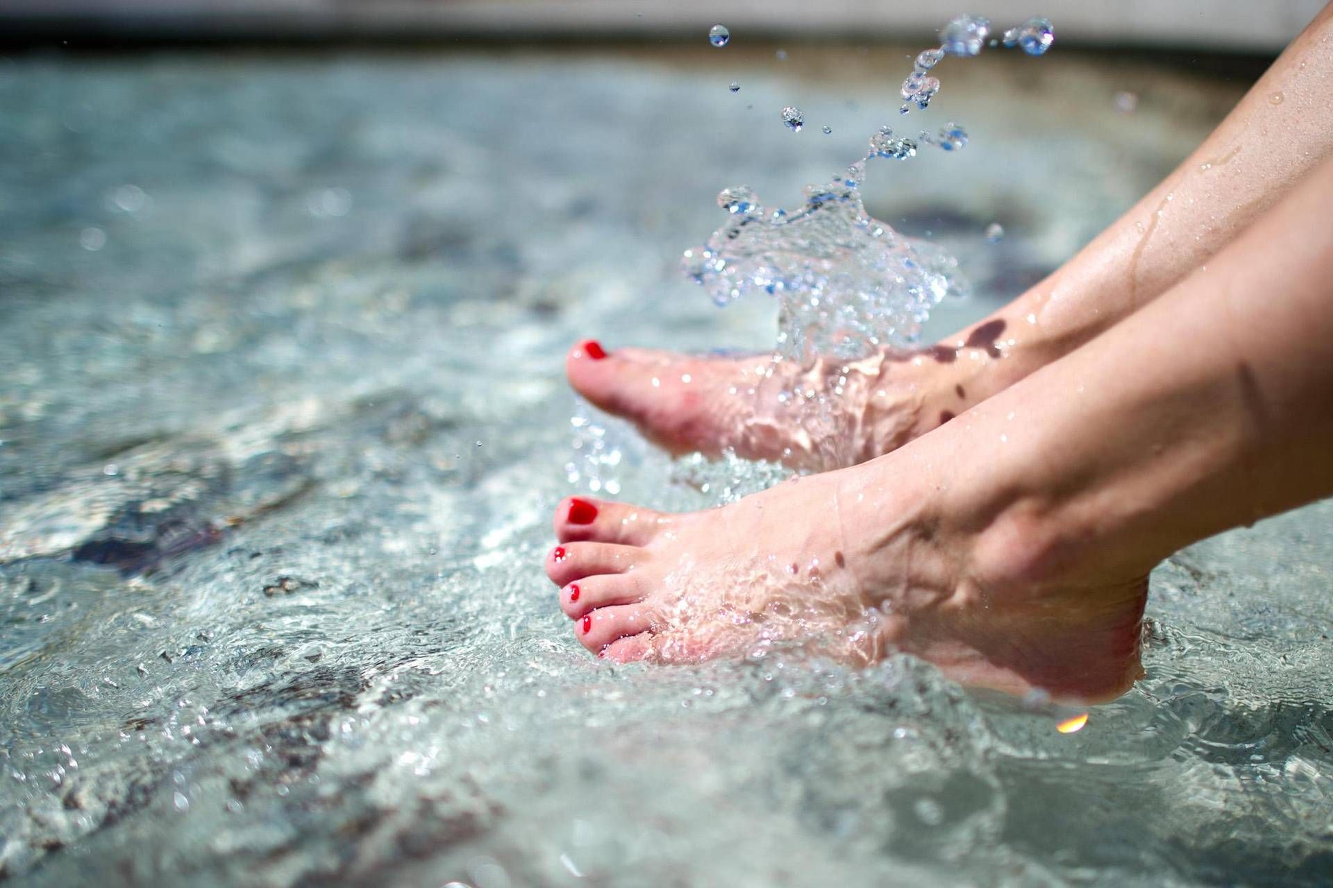 Падает жара. Очень жарко. Аномальная жара гиф. Жара прикол. Падает жара.