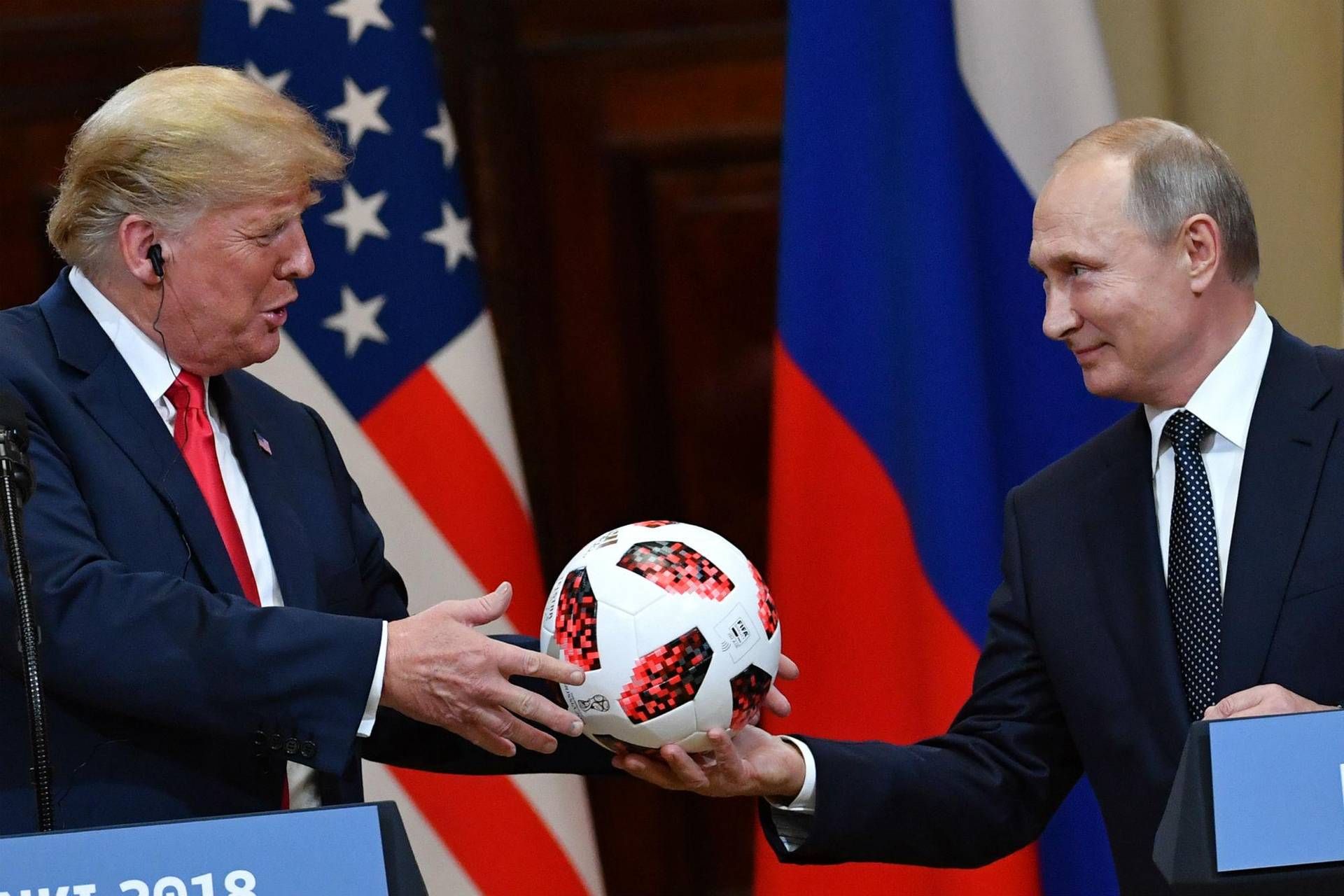 trump putin pallone afp