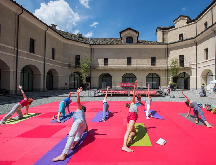 Valle d'Aosta: con Yoga Mountain Festival punta su turismo del benessere