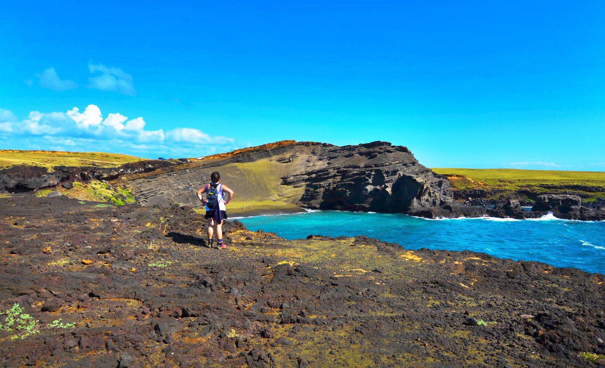 Hawaii: si trova in questo arcipelago Papakolea Beach, la spiaggia dalla sabbia verde. Il colore è dovuto dal cono vulcanico composto da cristalli di olivina che circonda la baia.