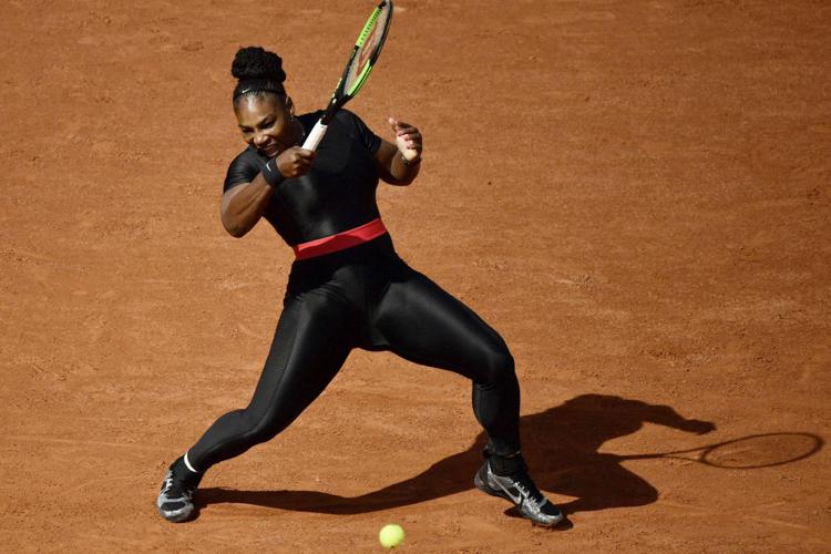 Serena Williams al Roland Garros con indosso la tuta nera stile 'Black Panther' (Afp)