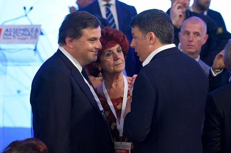 Carlo Calenda e Matteo Renzi durante l'Assemblea Nazionale del Partito Democratico (Fotogramma)