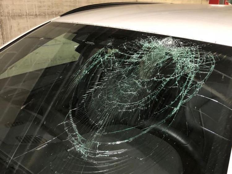 Vercelli: oggetto da cavalcavia colpisce auto, illeso conducente