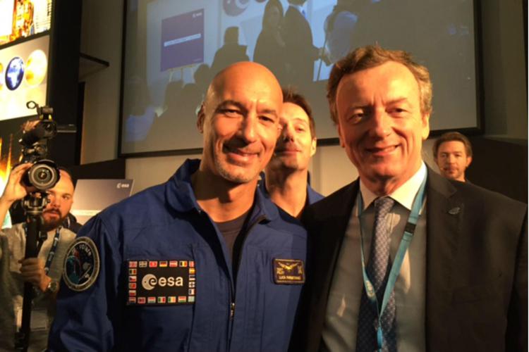 Luca Parmitano  con il presidente dell'Agenzia Spaziale Italiana, Roberto Battiston (Adnkronos)