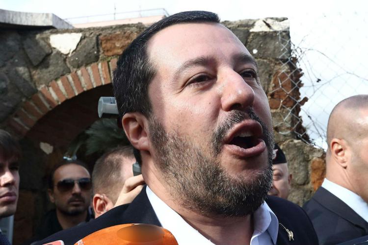 'Tutti contro Salvini', in un libro gli insulti al ministro