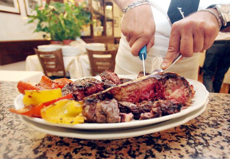 Capodanno: Fipe, cenone al ristorante per oltre 6 milioni di italiani