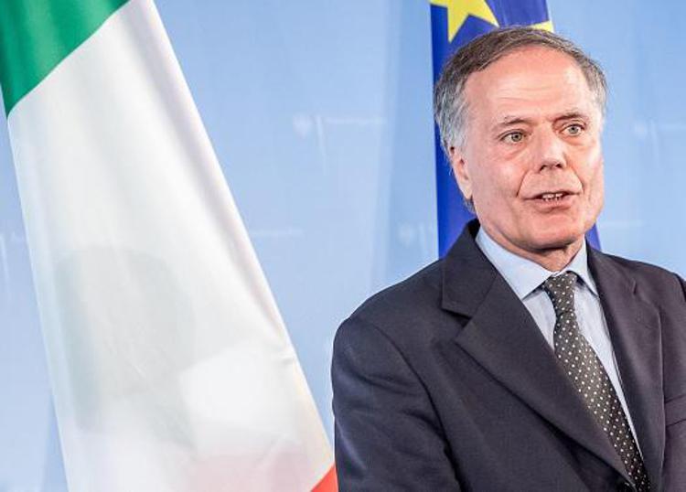 Italy not planning to leave EU or euro says minister