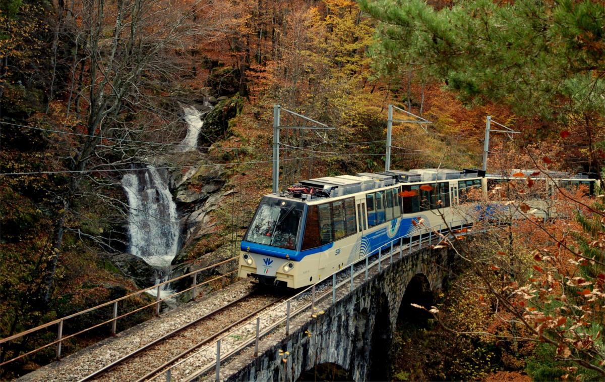 Ottobre (Il treno del foliage tra Italia e Svizzera).