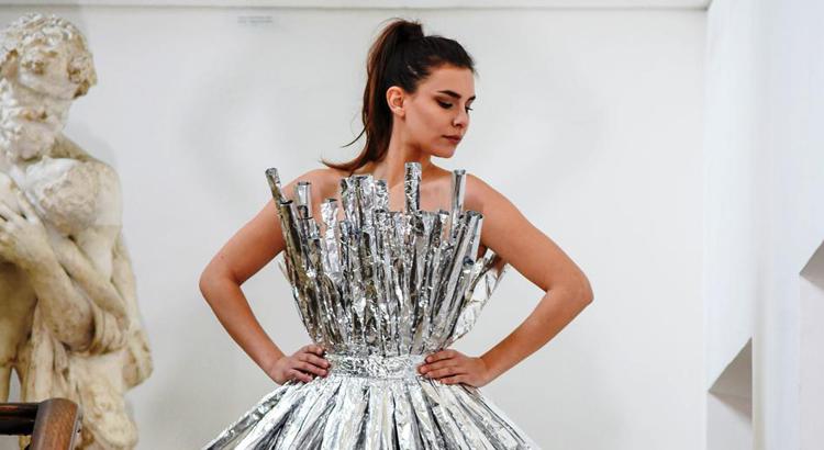Moda: Lux, abiti scultura da alluminio riciclato