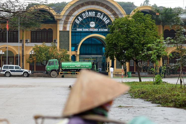 La stazione ferroviaria Dong Dang, in Vietnam, dove è atteso Kim Jong Un per il secondo vertice con Trump (AFP)