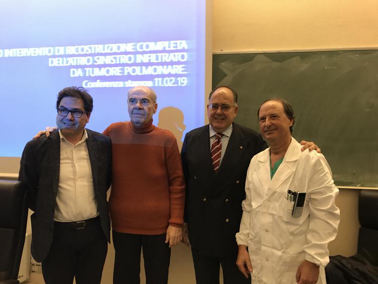 Da sinistra a destra: D'Amato, il paziente operato, il rettore Gaudio e il professor Rendina/   - Adnkronos Salute