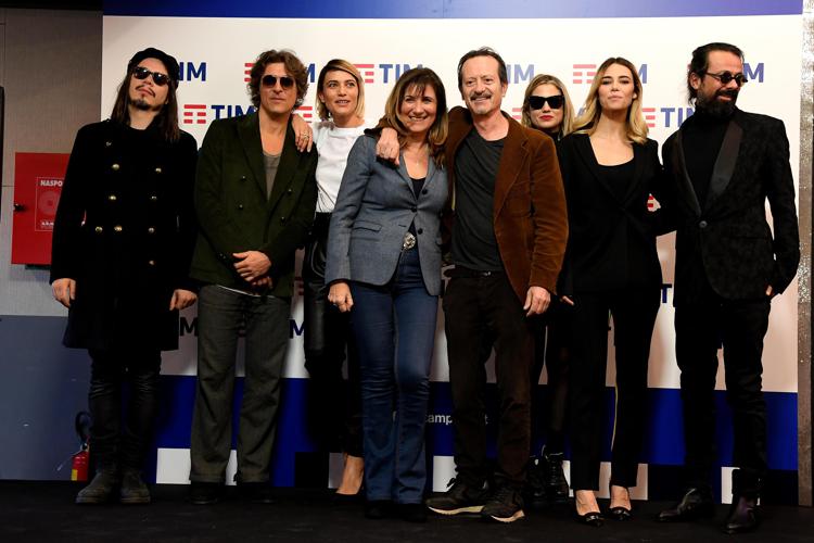 Nella foto Anna Foglietta, Rocco Papaleo e Melissa Greta Marchetto con la Super Band e il Direttore Rai 1 Teresa De Santis  (Fotogramma)  - FOTOGRAMMA