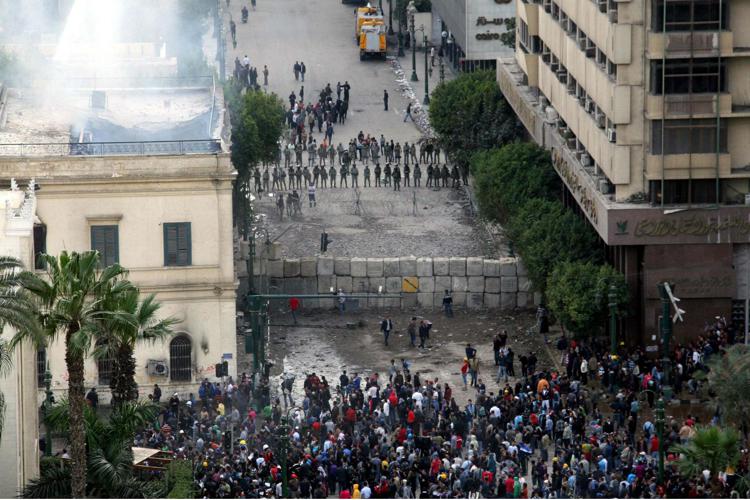 La rivolta del gennaio 2011 (Fotogramma)