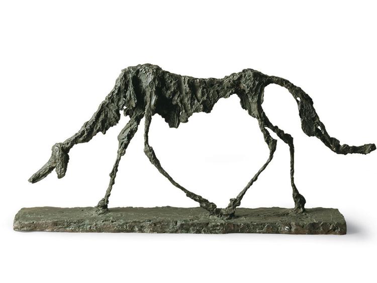 Alberto Giacometti, Il cane, 1951, bronzo, cm 47 x 100 x 15. Saint-Paul-de-Vence, Fondation Marguerite et Aimé Maeght © Claude Germain - Archives Fondation Maeght (France) © 
