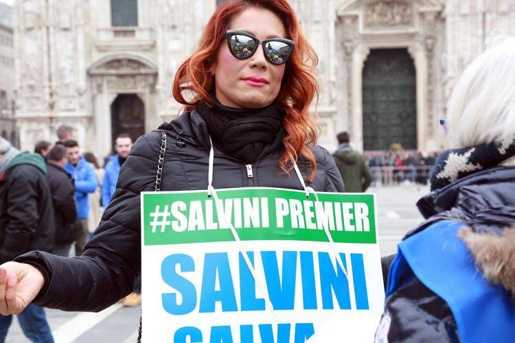 Efe Bal in piazza Duomo a favore di Salvini presidente per chiedere la regolamentazione della prostituzione (Fotogramma)