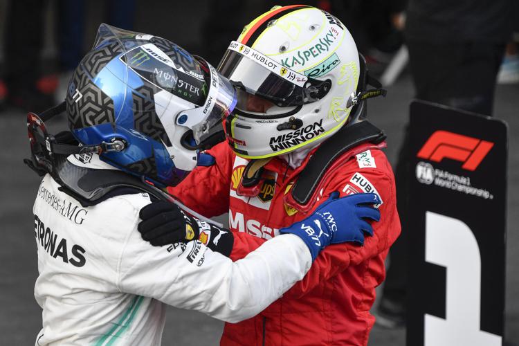 Valtteri Bottas e Sebastian Vettel (AFP)
