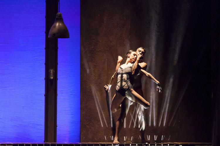 Un'immagine dell''Otello' del Balletto di Roma, firmato da Fabrizio Monteverde, in scena, nella capitale, al Teatro Quirino dal 30 aprile al 5 maggio. 